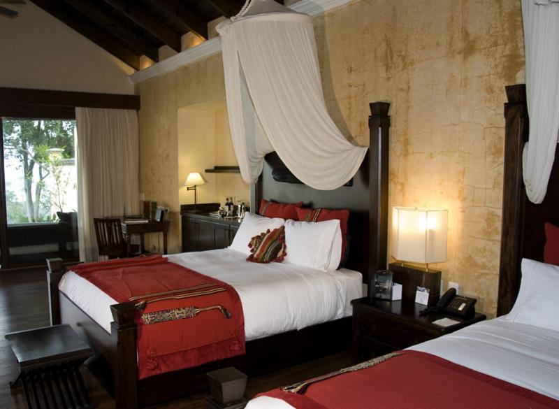 Hotel La Reunion Golf Resort And Residences Antigua Room photo