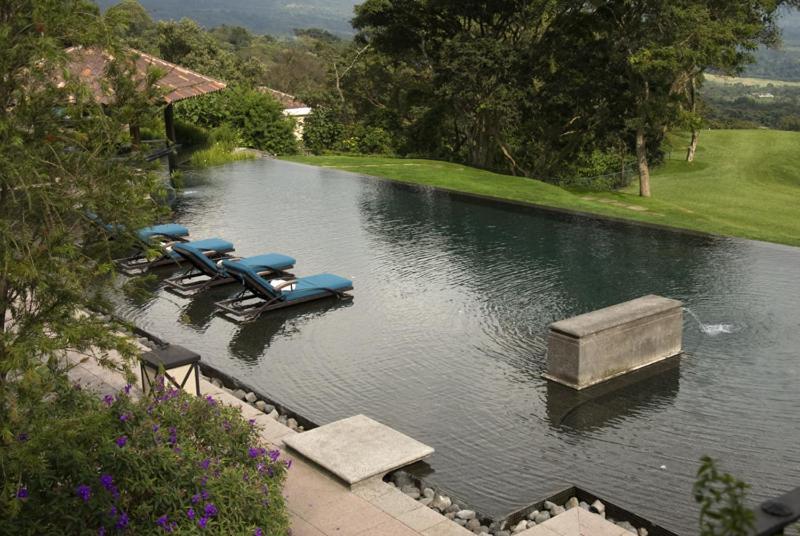 Hotel La Reunion Golf Resort And Residences Antigua Exterior photo