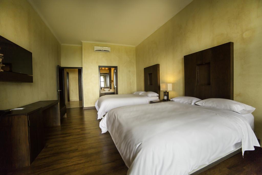 Hotel La Reunion Golf Resort And Residences Antigua Exterior photo