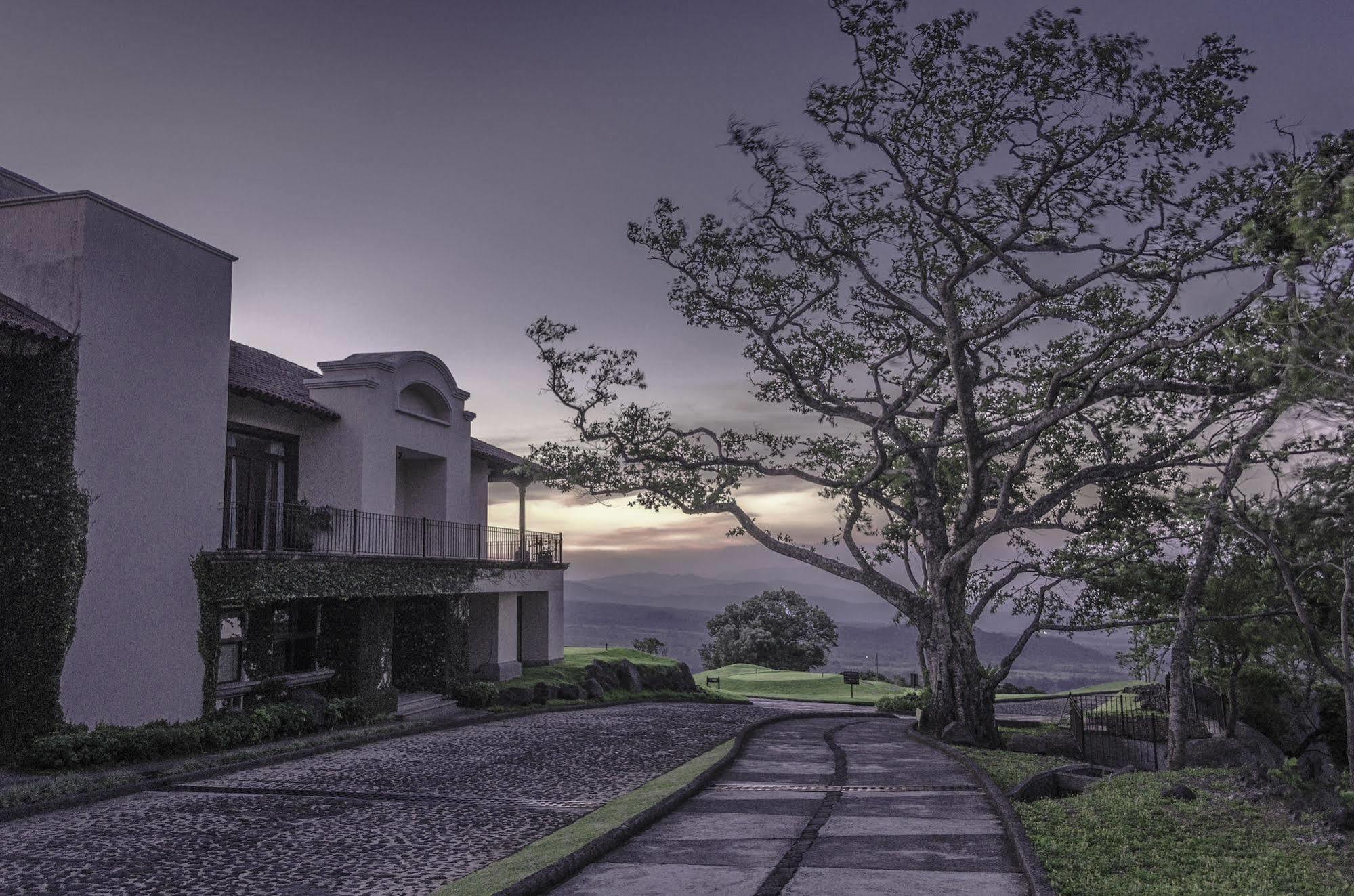 Hotel La Reunion Golf Resort And Residences Antigua Exterior photo